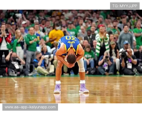 库里与童年教练相拥，泪点刷爆体育频道